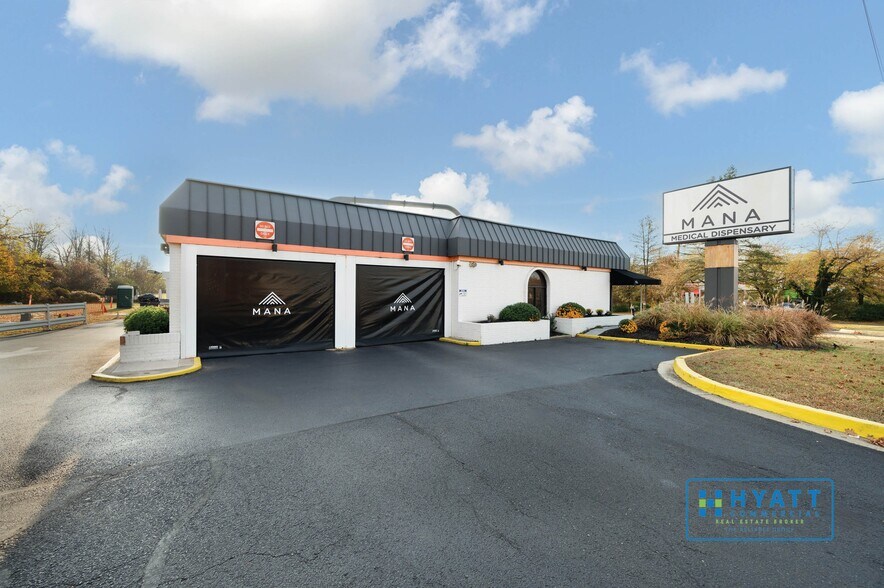 More Photos Of 3005 Solomons Island Rd, Edgewater Bank For Sale