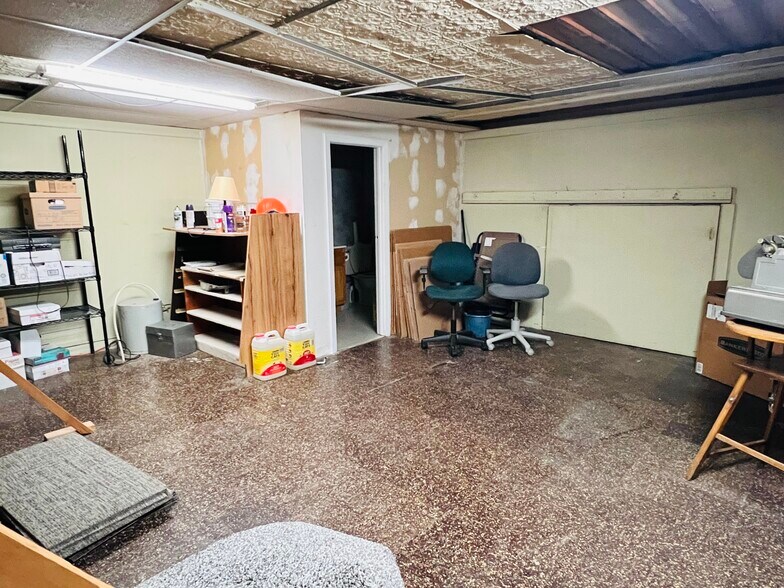 More Photos Of 130 E Main St, Marion Storefront For Sale