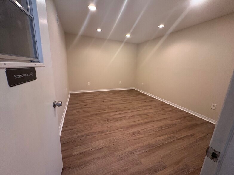 More Photos Of 3903 Industry Blvd, Lakeland Warehouse For Lease