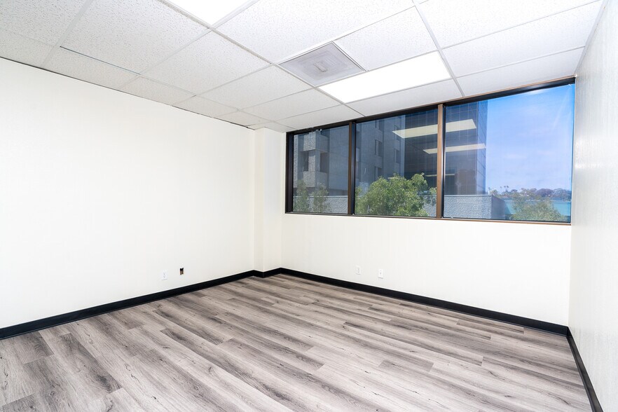 More Photos Of 3405 Kenyon St, San Diego Office For Lease