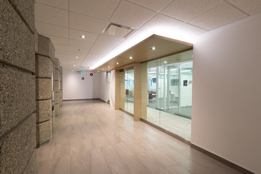 More Photos Of 575 Rue Jacques-Parizeau, Québec Office For Lease