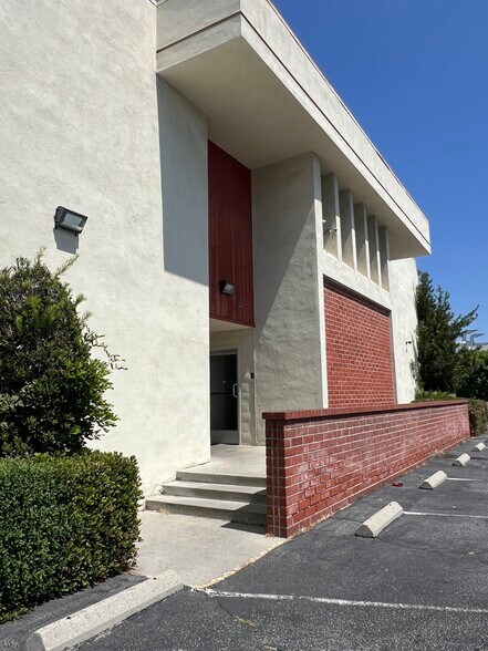 More Photos Of 66 W Duarte Rd, Arcadia Office For Lease