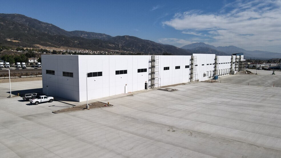 More Photos Of 19472 Cajon Blvd, San Bernardino Truck Terminal For Lease