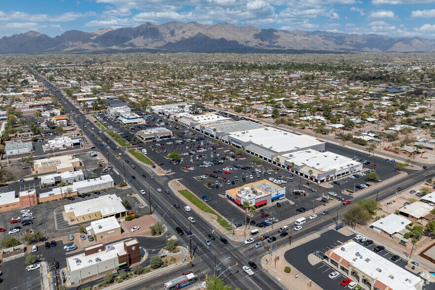 More Photos Of 2960 N Campbell Ave, Tucson Restaurant For Sale