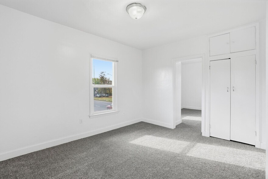 More Photos Of 1704-1712 N Ash St, Spokane Apartments For Sale