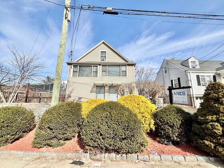 More Photos Of 39 Grenhart Rd, Stamford Freestanding For Lease