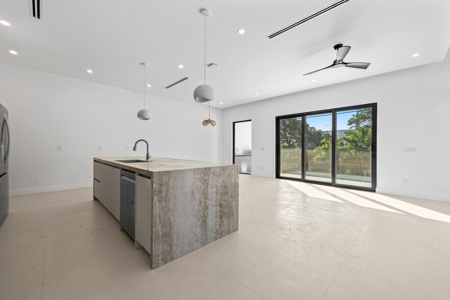 More Photos Of 1321 NE 13th Ave, Fort Lauderdale Multifamily For Sale