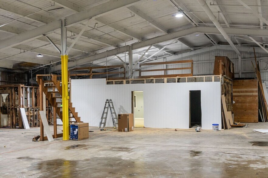 More Photos Of 335 Baxter Ave, Louisville Warehouse For Lease