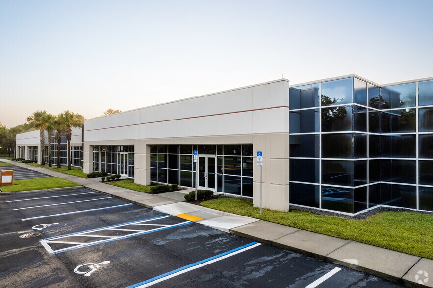 More Photos Of 2721 Discovery Dr, Orlando Research And Development For Lease