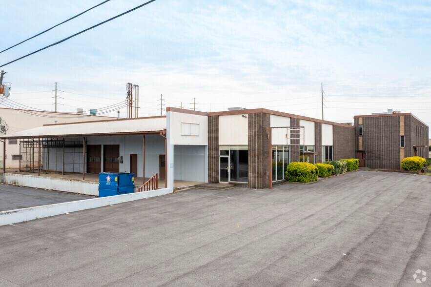 More Photos Of 3317 5th Ave S, Birmingham Warehouse For Lease