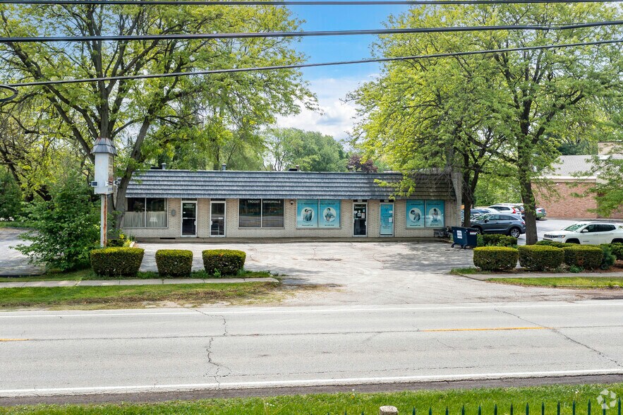 More Photos Of 9849-9853 Gross Point Rd, Skokie Office For Lease