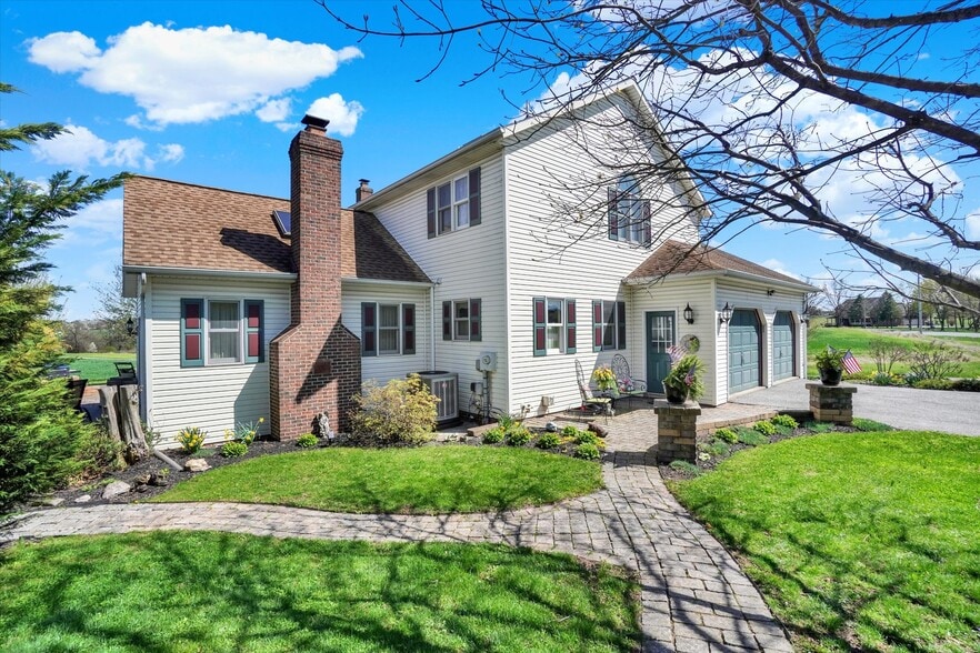 More Photos Of 2553 Roosevelt Ave, York Flex For Sale