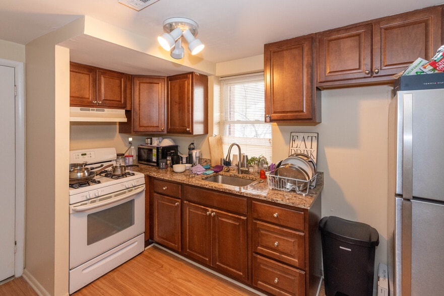 More Photos Of 401-405 S High St, Baltimore Storefront Retail Residential For Sale