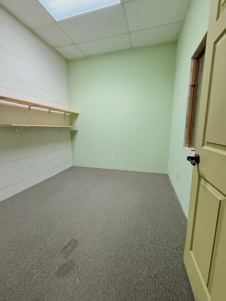 More Photos Of 2540-2570 N 4th St, Flagstaff Department Store For Lease