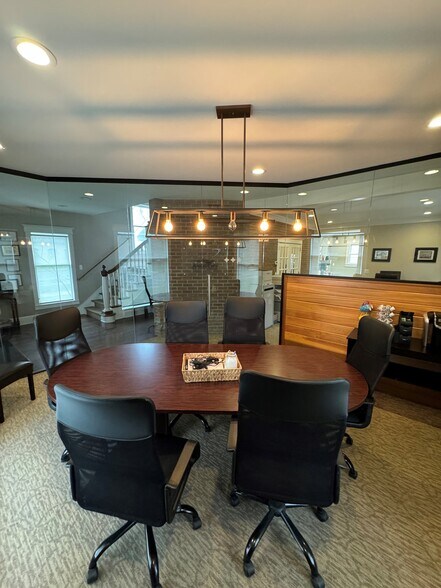 More Photos Of 640 W University Dr, Rochester Office Residential For Lease