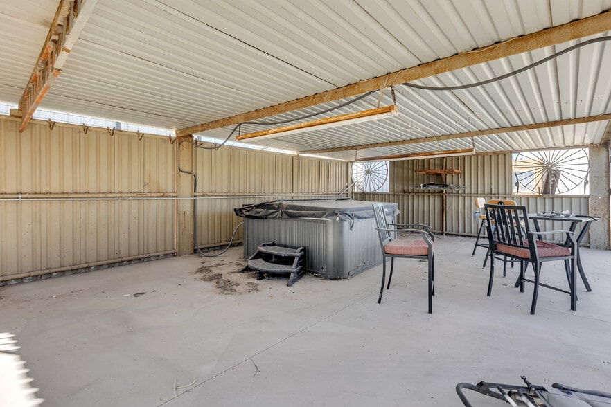 More Photos Of 1525 N Avenue D, Odessa Flex For Sale