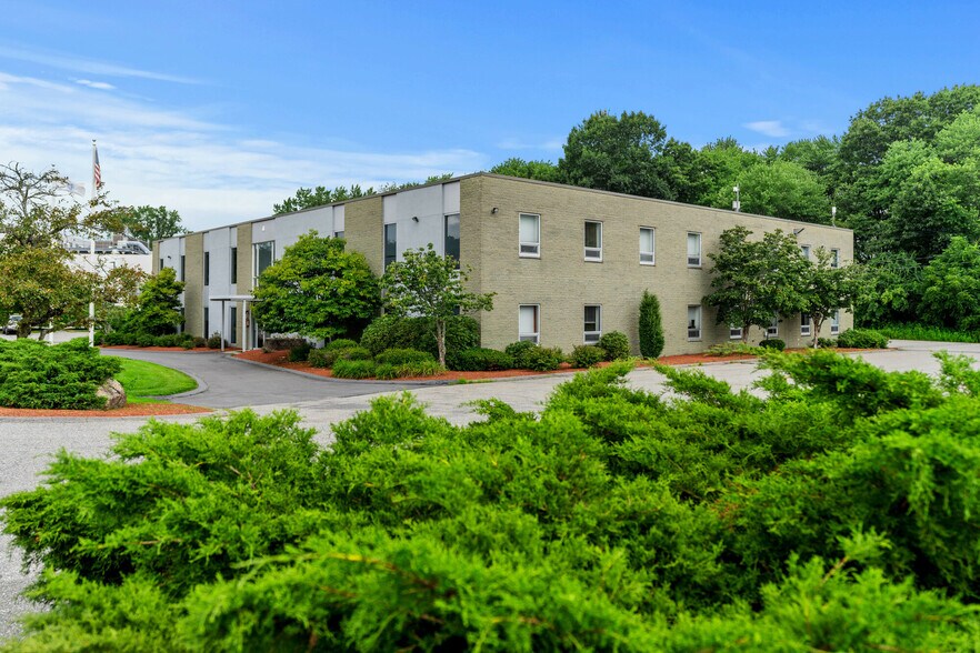 More Photos Of 4 Preston Ct, Bedford Office For Sale