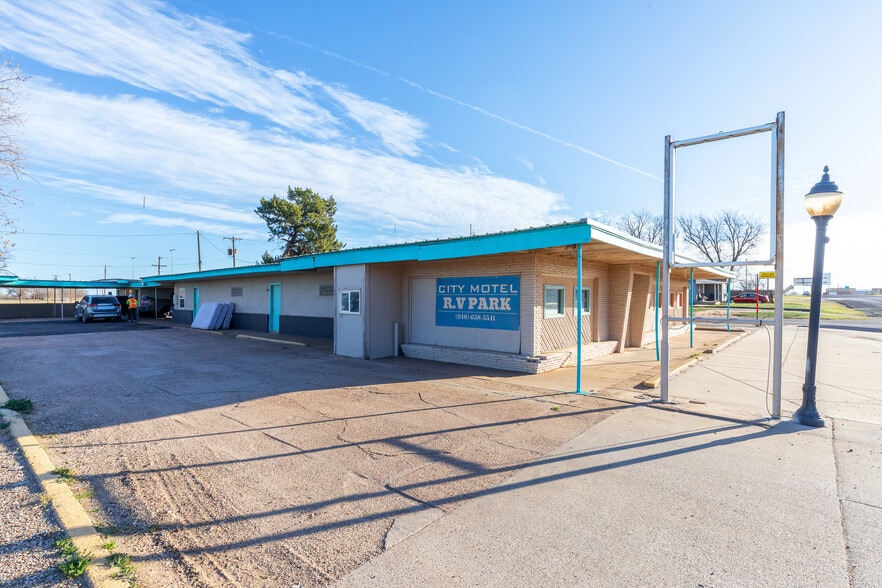 More Photos Of 1100 Main St, Knox City Hotel For Sale