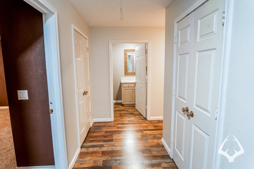 More Photos Of 205 N Wheeler Rd, Colmesneil Office For Sale