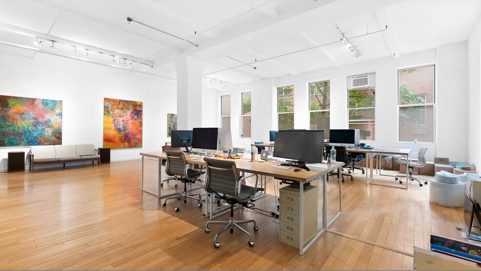 More Photos Of 40-42 W 17th St, New York Apartments For Lease