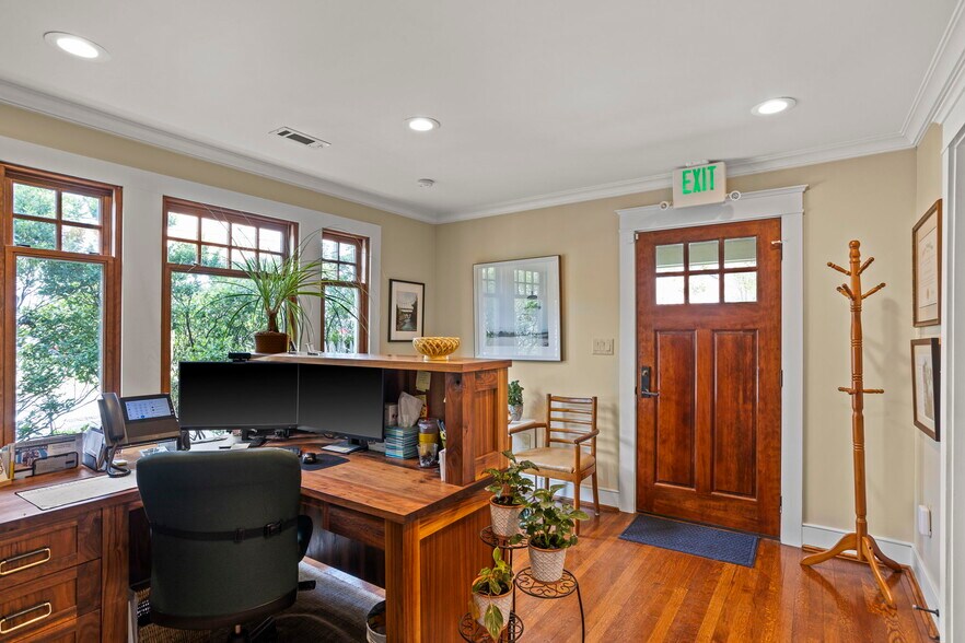 More Photos Of 7 Henderson Rd, Greenville Office For Sale