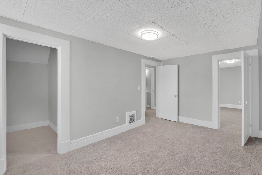 More Photos Of 142 Dickinson St, Springfield Flex For Sale