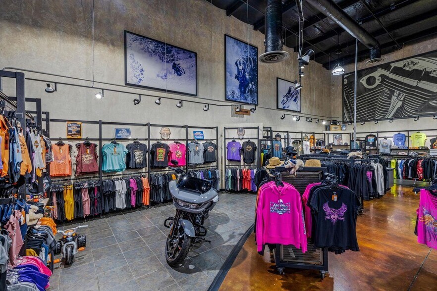 More Photos Of 330 Cattlemen Rd, Sarasota Auto Dealership For Sale