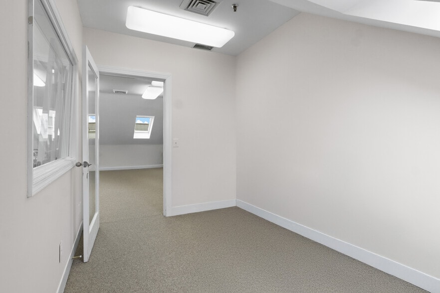 More Photos Of 111 Oronoco St, Alexandria Office For Lease