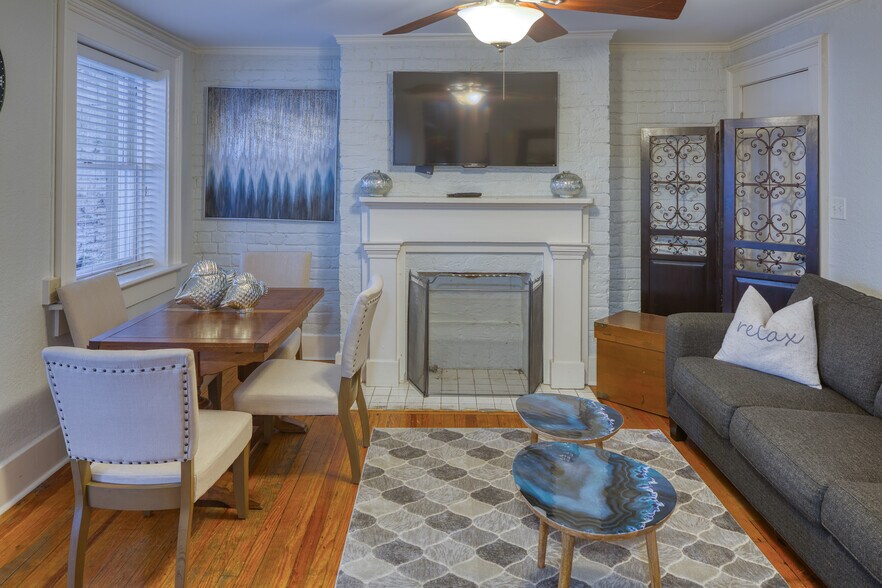 More Photos Of 14 E Taylor St, Savannah Specialty For Sale