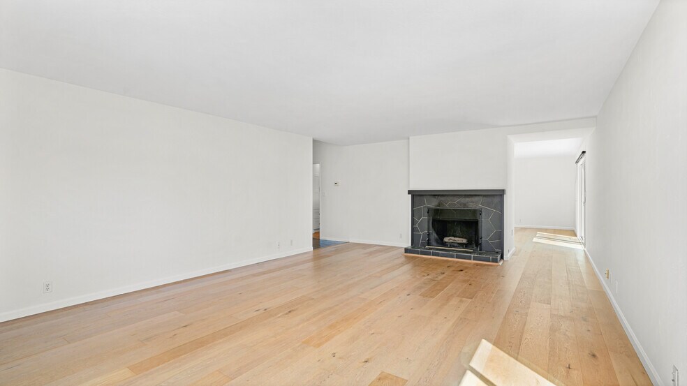 More Photos Of 151-153 Upper Via Casitas, Greenbrae Apartments For Sale