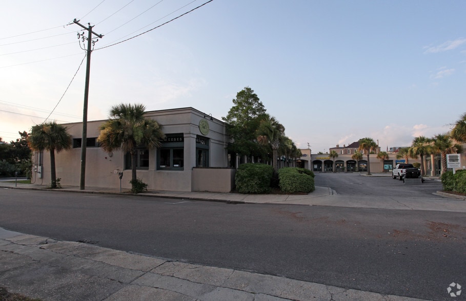 More Photos Of 334 E Bay St, Charleston Storefront Retail Office For Lease