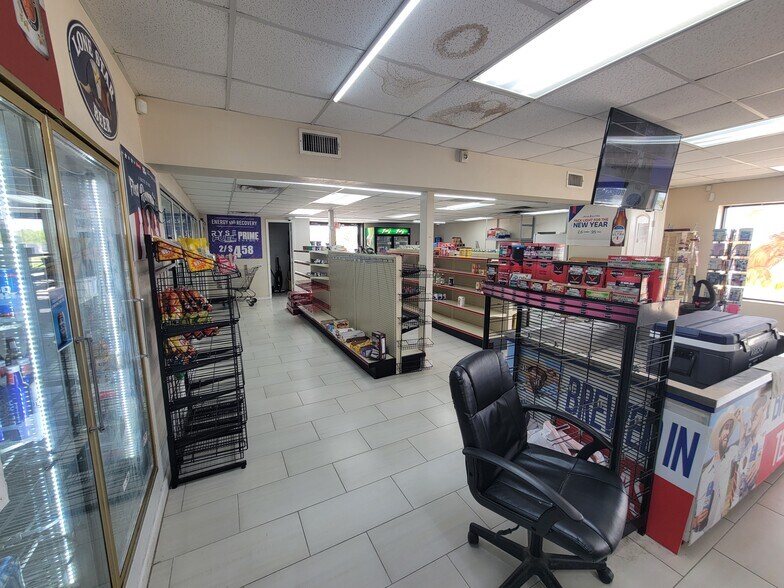 More Photos Of 23608 Tx-36, Damon General Retail For Sale