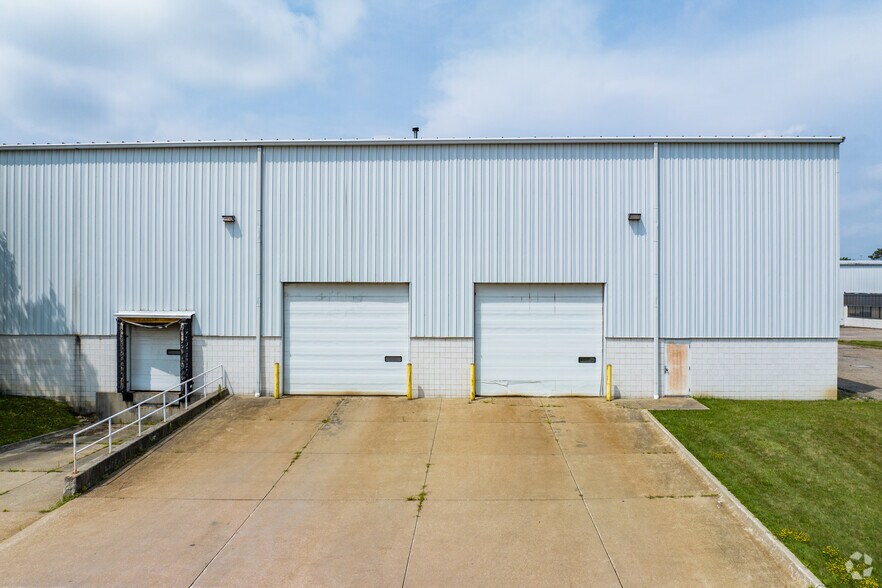 More Photos Of 2300 E Aurora Rd, Twinsburg Warehouse For Lease
