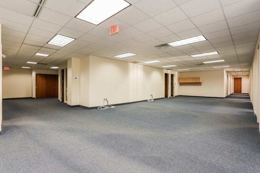 More Photos Of 125 Powder Forest Dr, Simsbury Office For Sale