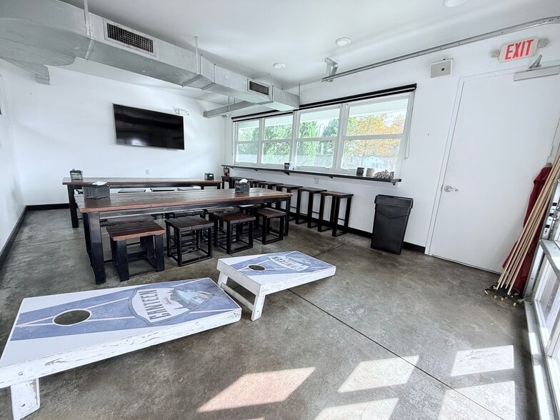 More Photos Of 4815 N Nebraska Ave, Tampa Convenience Store For Lease