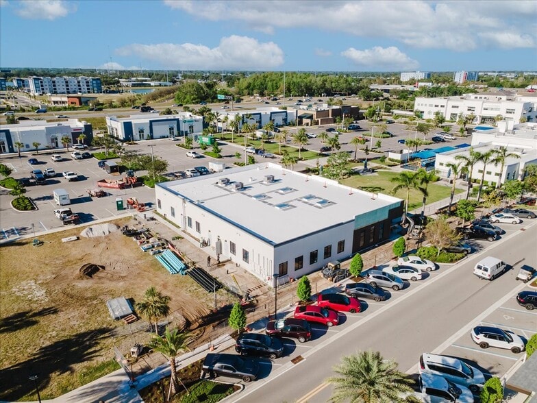 More Photos Of 6355 Initiative Blvd, Sarasota Storefront Retail Office For Lease