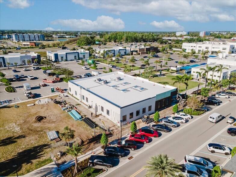 More Photos Of 6355 Initiative Blvd, Sarasota Storefront Retail Office For Lease