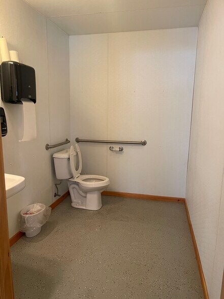 More Photos Of 5165 Linden St, Laona General Retail For Sale