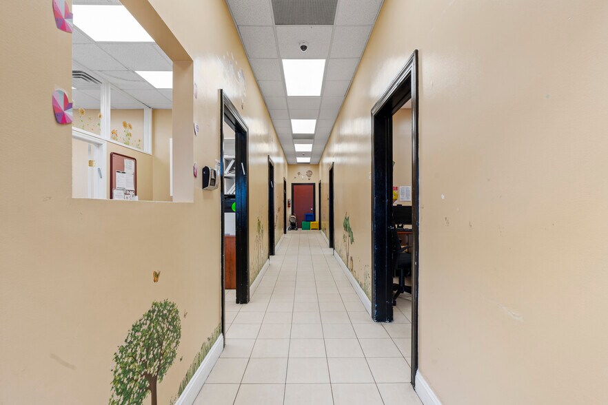 More Photos Of 2707 Hylan Blvd, Staten Island Office For Lease