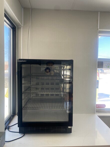 More Photos Of 2299 Elizabeth Lake Rd, Waterford Fast Food For Lease