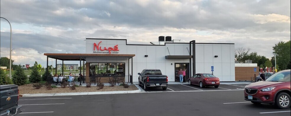 More Photos Of 2041 Blazing Star Dr, Mankato Restaurant For Sale