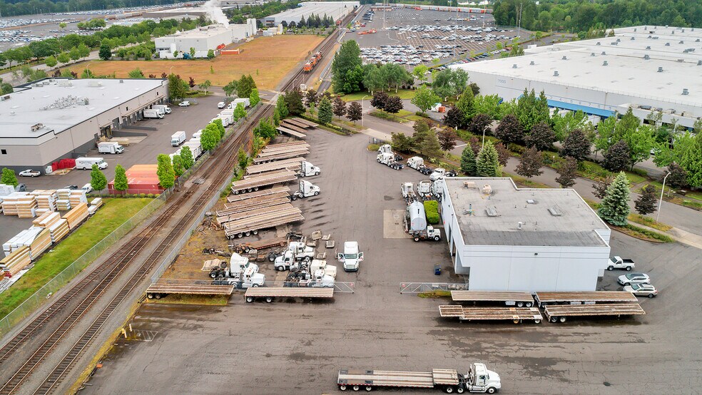 More Photos Of 7025 N Leadbetter Rd, Portland Service For Lease