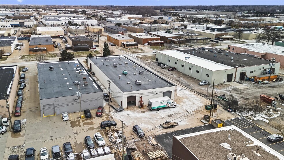 More Photos Of 32301-32303 Howard Ave, Madison Heights Warehouse For Lease