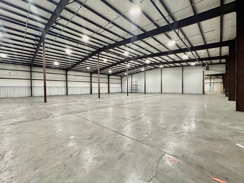 More Photos Of 5571 N Main St, Joplin Showroom For Sale