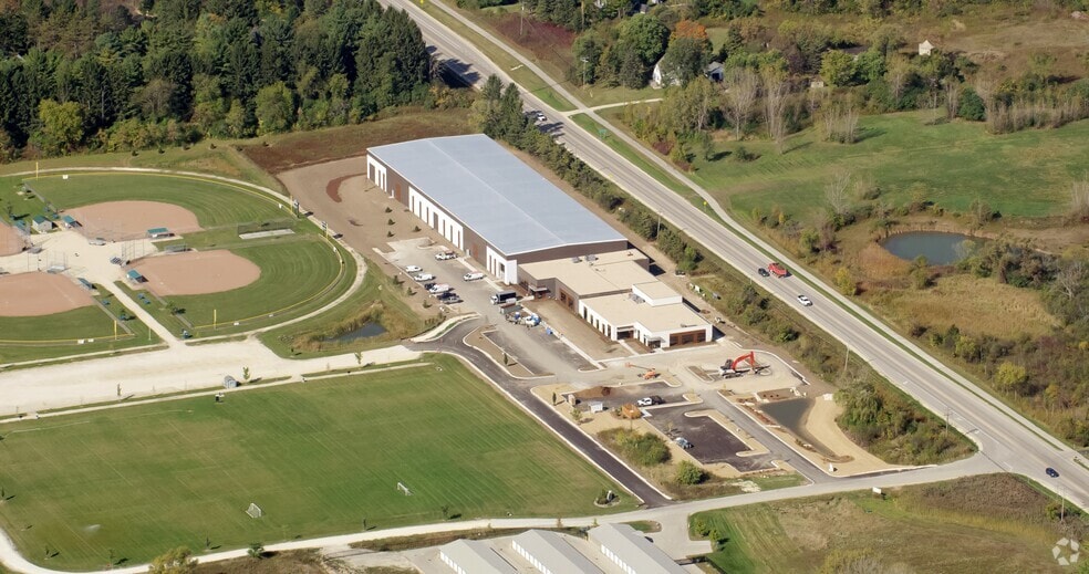 Primary Photo Of 8611 State Road 60, Cedarburg General Retail For Lease