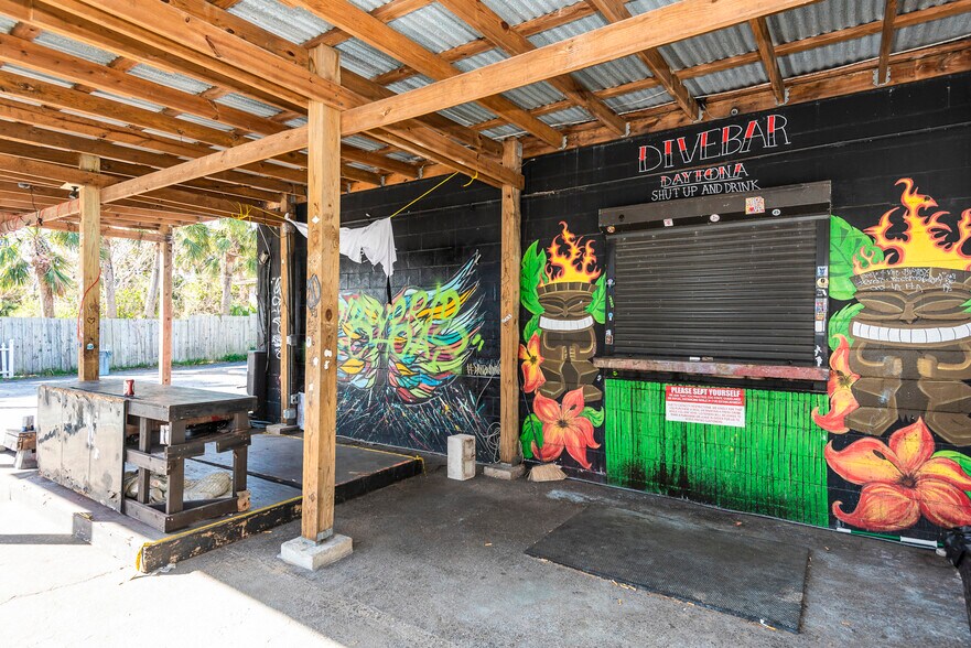 More Photos Of 312-318 Seabreeze Blvd, Daytona Beach Storefront For Sale