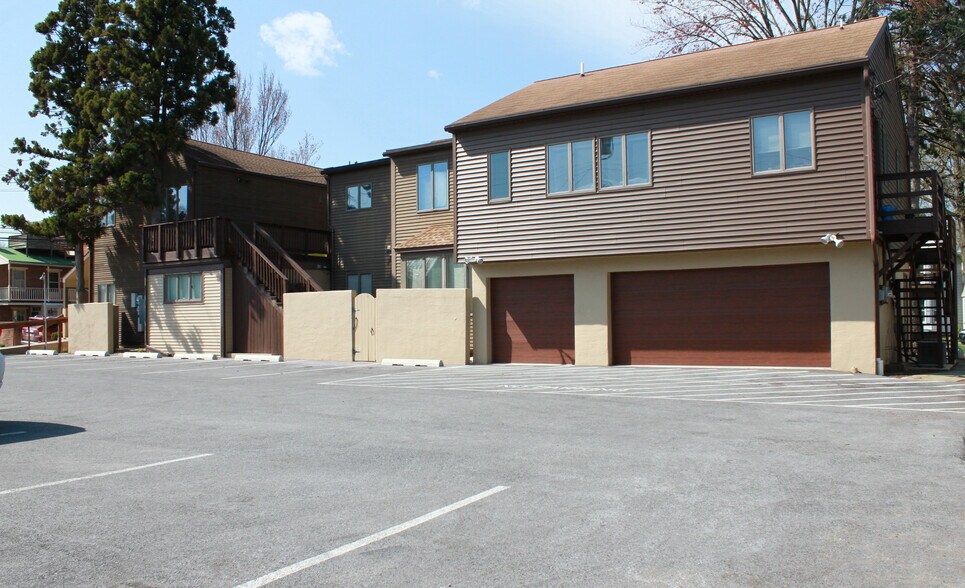 More Photos Of 400 E Main St, Mechanicsburg Office Residential For Sale