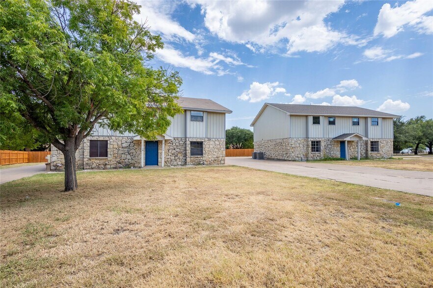 More Photos Of 1804 SW Barnard St, Glen Rose Apartments For Sale