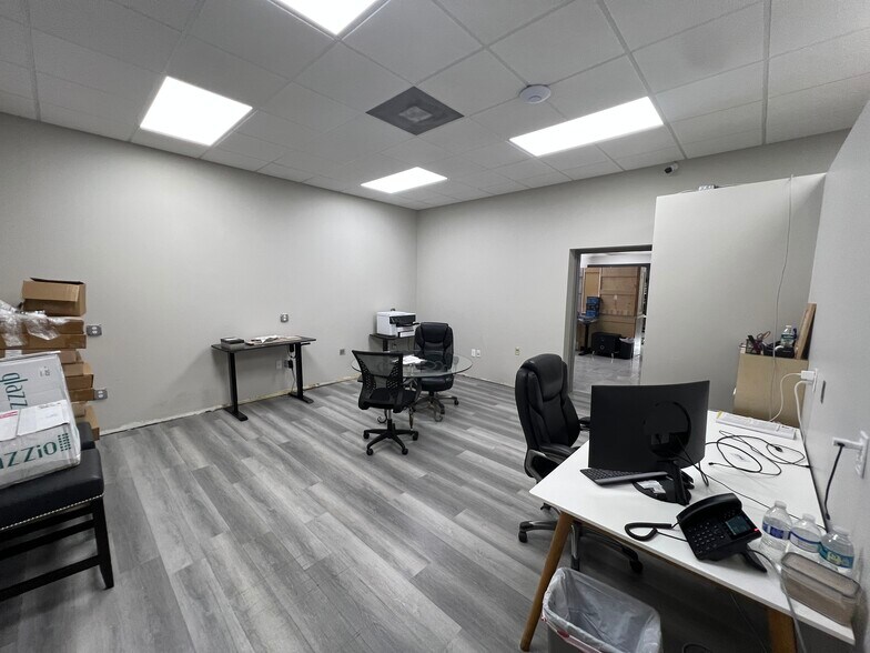 More Photos Of 3601-3609 Henderson Blvd, Tampa Storefront For Lease