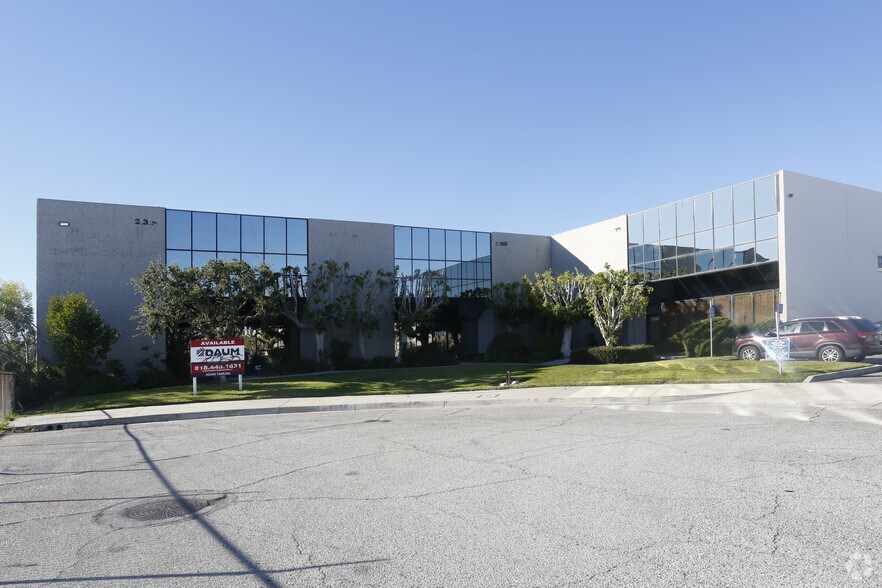 Primary Photo Of 21301-21305 Itasca St, Chatsworth Warehouse For Lease